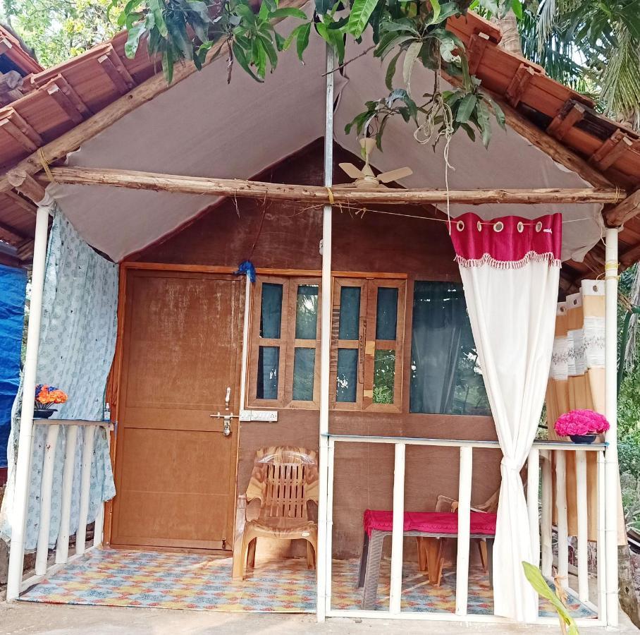 Shiv Sai Huts Hotel คานาโคนา ภายนอก รูปภาพ
