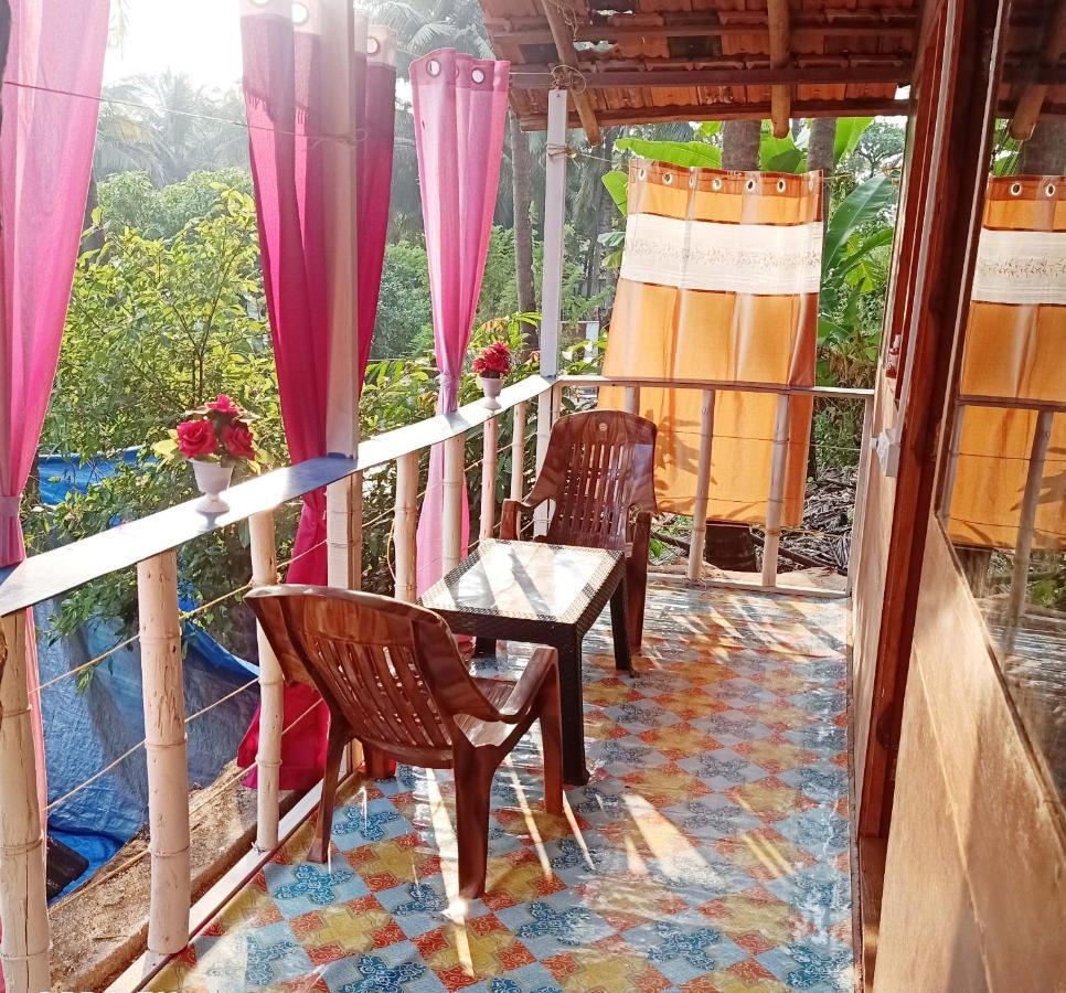 Shiv Sai Huts Hotel คานาโคนา ภายนอก รูปภาพ
