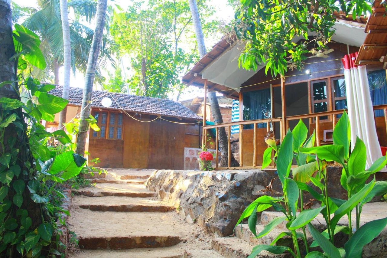 Shiv Sai Huts Hotel คานาโคนา ภายนอก รูปภาพ