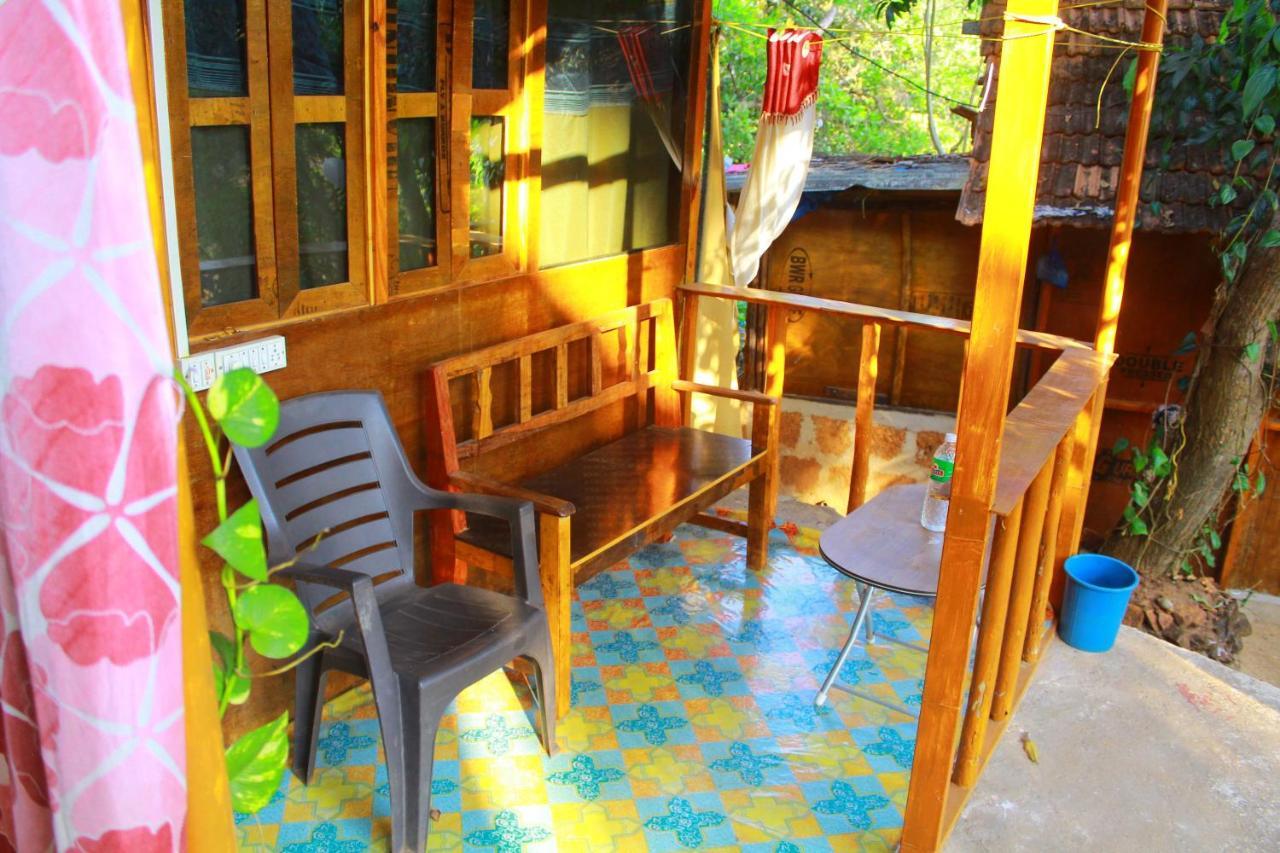 Shiv Sai Huts Hotel คานาโคนา ภายนอก รูปภาพ