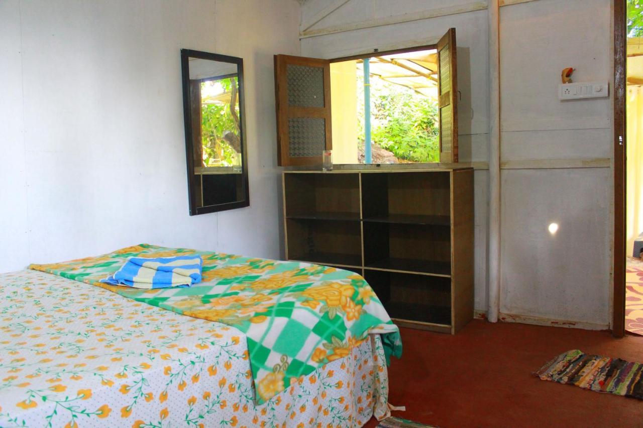 Shiv Sai Huts Hotel คานาโคนา ภายนอก รูปภาพ