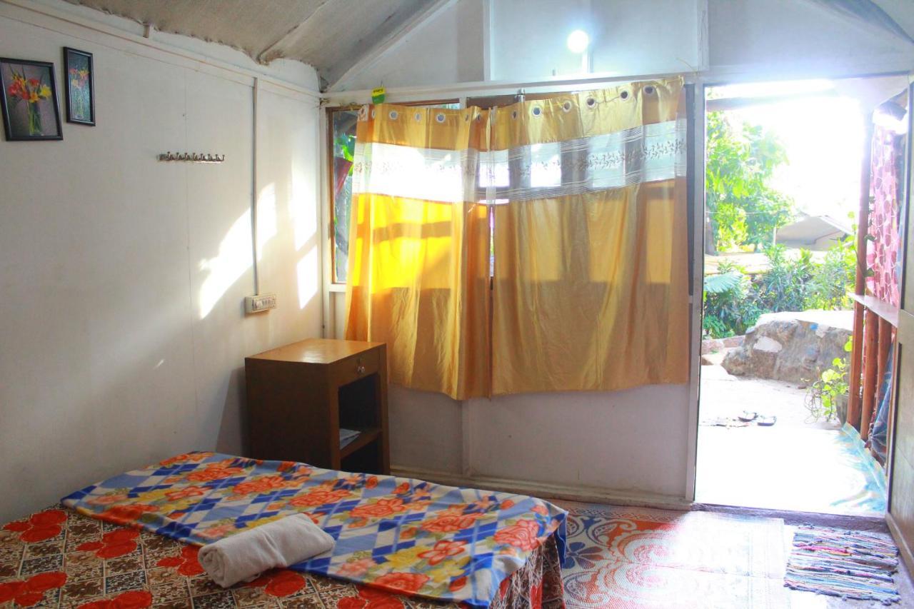 Shiv Sai Huts Hotel คานาโคนา ภายนอก รูปภาพ