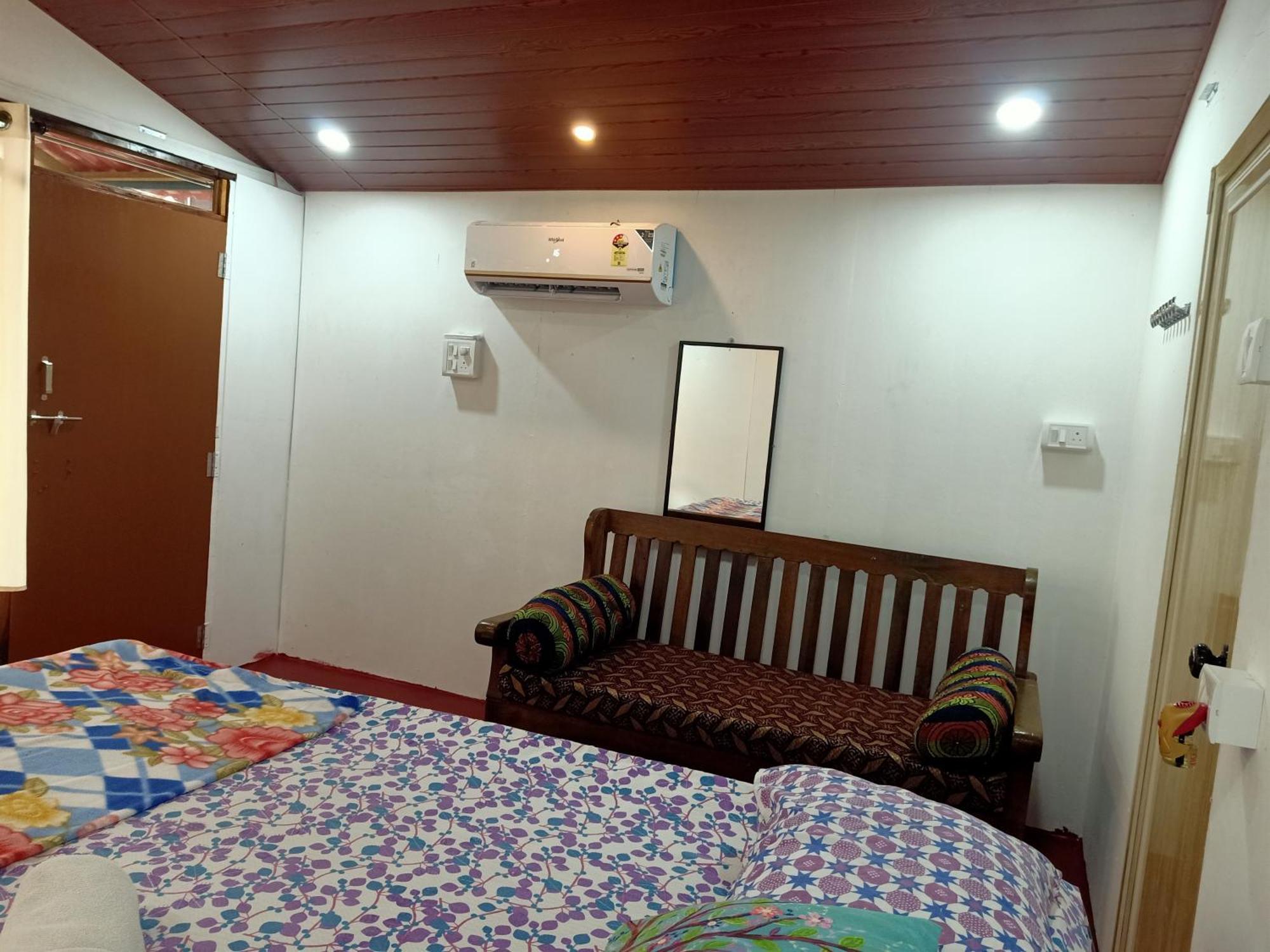 Shiv Sai Huts Hotel คานาโคนา ภายนอก รูปภาพ