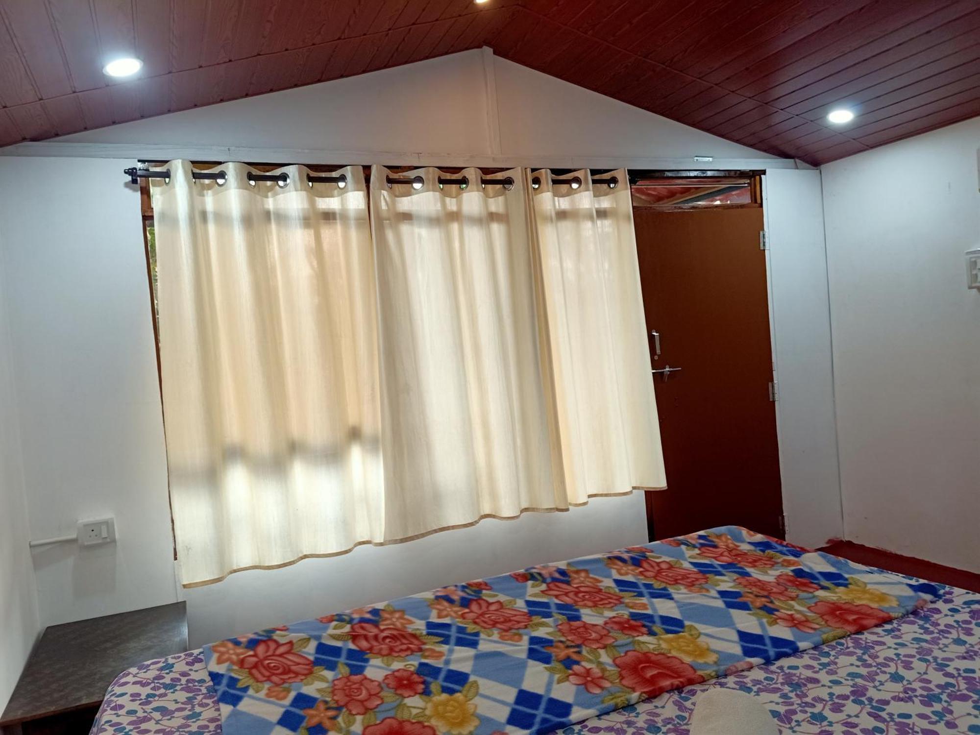 Shiv Sai Huts Hotel คานาโคนา ภายนอก รูปภาพ